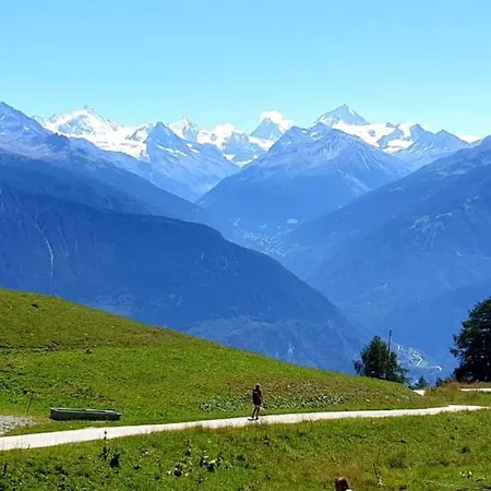 Sunny 2 Bedroom W Large Terrace, Stunning Views & Pool Apartamento Crans-Montana