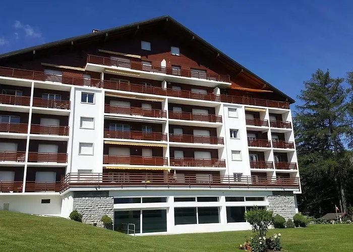 Sunny 2 Bedroom W Large Terrace, Stunning Views & Pool Apartamento