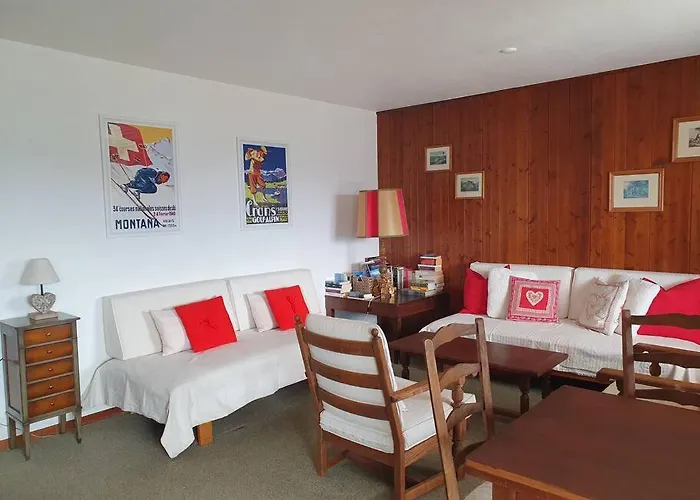 Sunny 2 Bedroom W Large Terrace, Stunning Views & Pool *