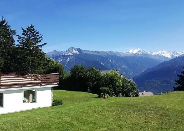 Sunny 2 Bedroom W Large Terrace, Stunning Views & Pool Apartamento *