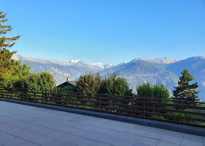 Sunny 2 Bedroom W Large Terrace, Stunning Views & Pool Apartamento