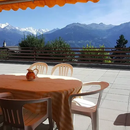 Apartman Sunny 2 Bedroom W Large Terrace, Stunning Views & Pool *
