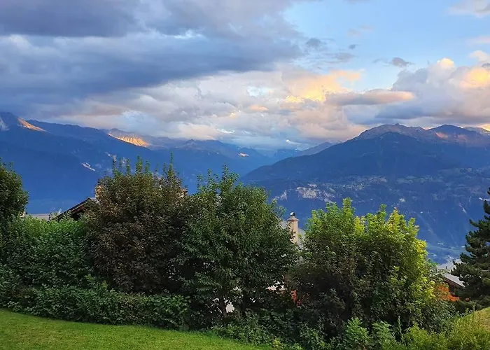 Sunny 2 Bedroom W Large Terrace, Stunning Views & Pool Crans-Montana