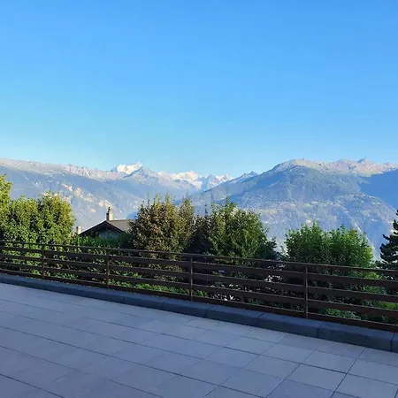 Sunny 2 Bedroom W Large Terrace, Stunning Views & Pool Appartement